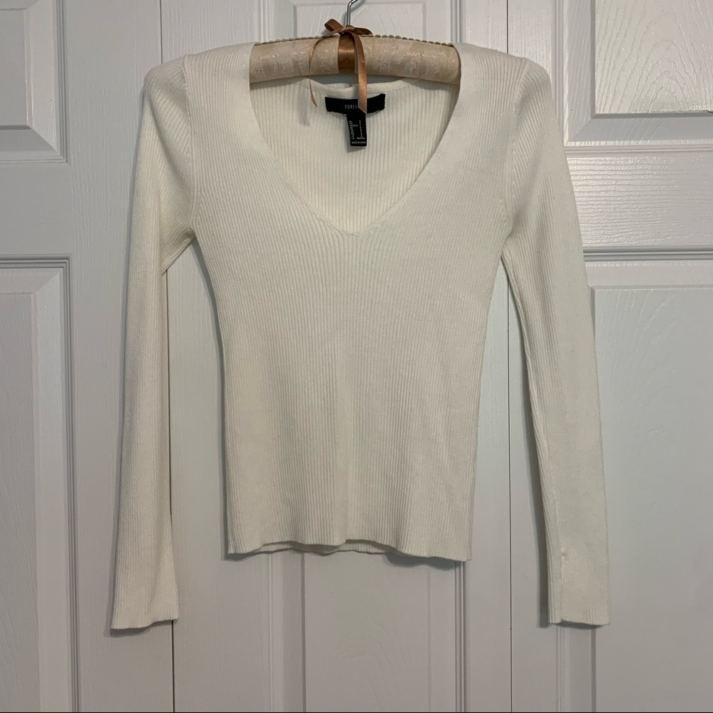 🌸 3/$15 Forever 21 White Long Sleeve Ribbed V-Neck Lightweight Sweater Size S
